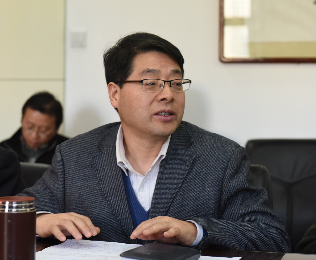 党委副书记张新柱主持会议