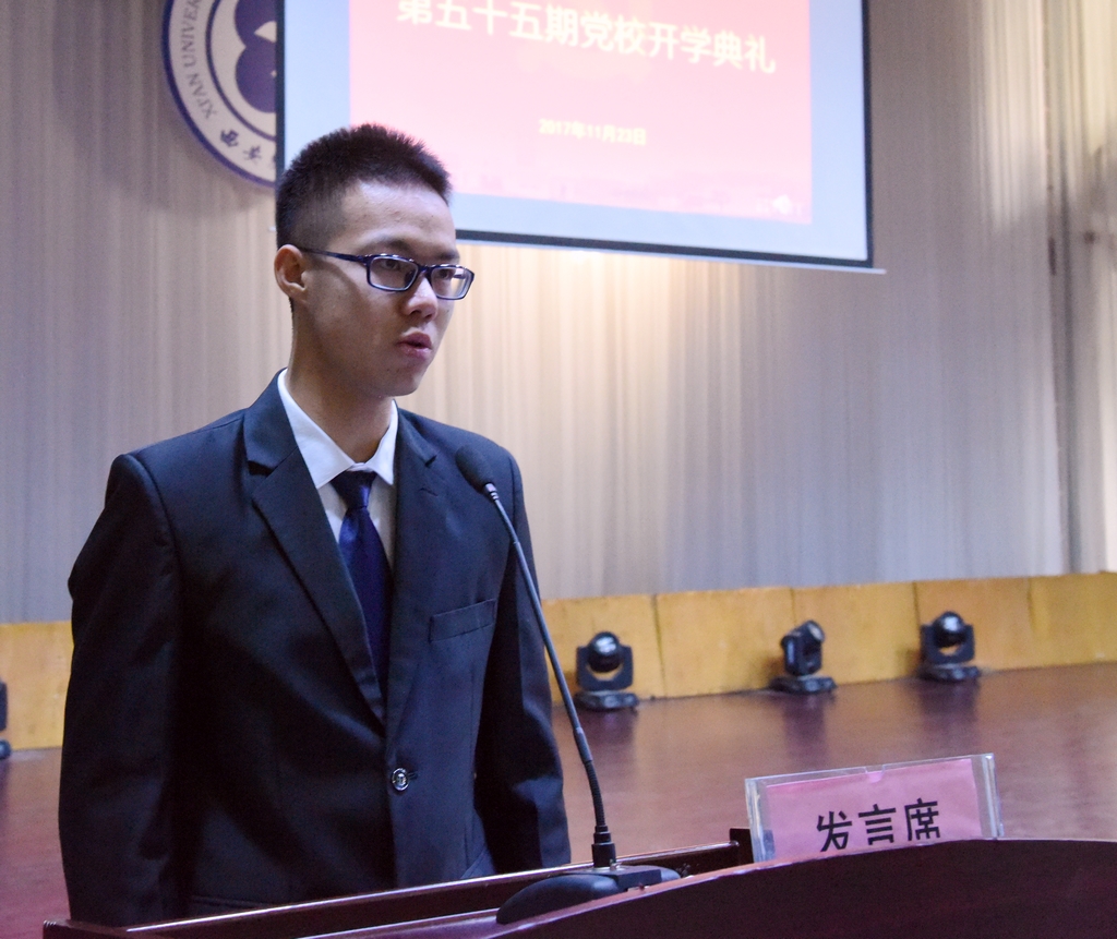 学员代表电子1502班罗军同学发言